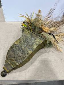 lot 1227 image: Floral metal wall decor