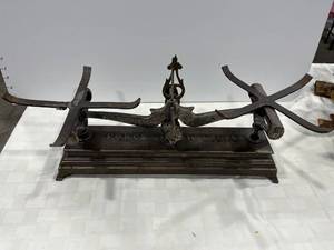lot 1092 image: Force cast iron scale