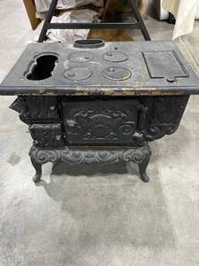 lot 1096 image: Miniature cast iron stove