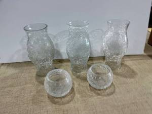 lot 1158 image: Set of five crackle glass pieces three shades and two candleholders