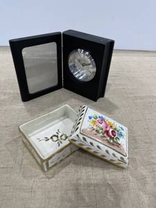 lot 1168 image: Danbury clock and small jewelry box