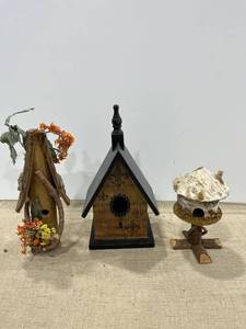 lot 1175 image: Three bird houses