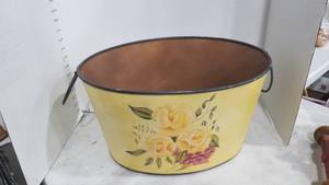 lot 2043 image: Decorative metal bucket