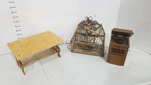 lot 2064 image: Doll furniture and accessories