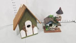 lot 2066 image: Birdhouse decor