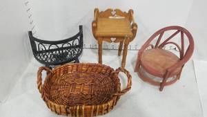 lot 2071 image: Doll furniture and accessories