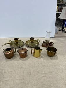 lot 1240 image: Brass and copper items for the Home