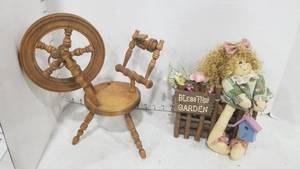 lot 2077 image: Doll spinning wheel and decor