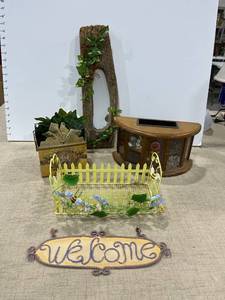 lot 1244 image: Home decor items