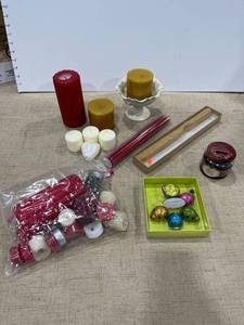 lot 1251 image: A variety of candles