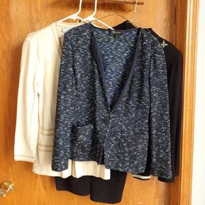 lot 3003 image: Ladies jackets. St. John size medium (6-10)
