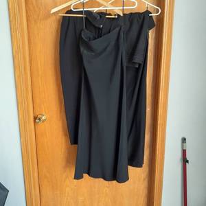 lot 3011 image: Ladies black skirts. Anne Klein and more. Size 10