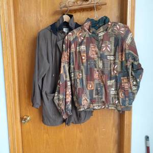 lot 3015 image: Ladies coats. Size medium