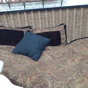 lot 3040 image: King size comforter with (3) pillows