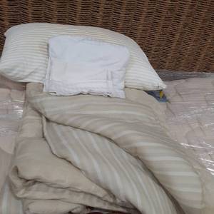 lot 3041 image: King size bedding. Reversible comforter and shams.