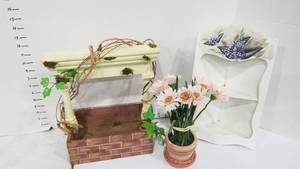 lot 2095 image: Doll furniture and accessories