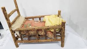 lot 2108 image: Doll bed