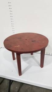 lot 2112 image: Large doll table