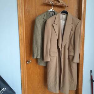 lot 3016 image: Men Sport jacket(made in Italy) size 4042 and mens overcoat, (made in Canada) approximately same size