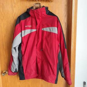 lot 3017 image: Mens Columbia coat. Size LT