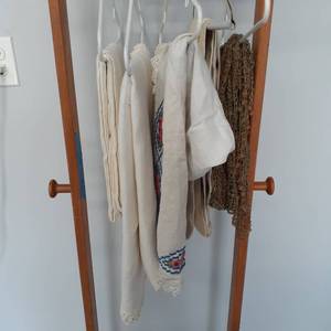 lot 3027 image: Table cloths and runners