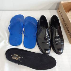 lot 3054 image: Mens dress shoe and flip flops. Size 11 plus some inserts