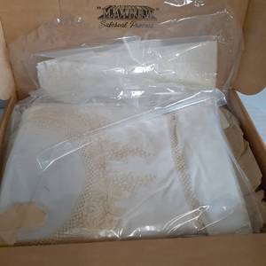 lot 3057 image: Vintage wedding gown and veil. Not sure of size.