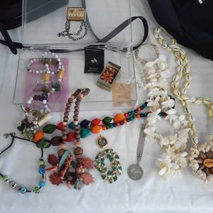 lot 3060 image: Various jewelry. Seashells, wooden and other necklaces and bracelets