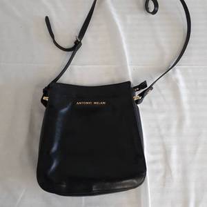 lot 3064 image: Antonio Melani crossover bag