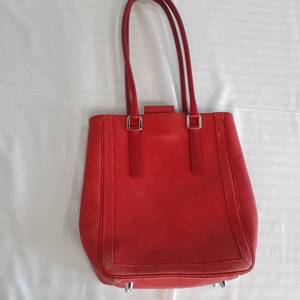 lot 3065 image: Coach purse