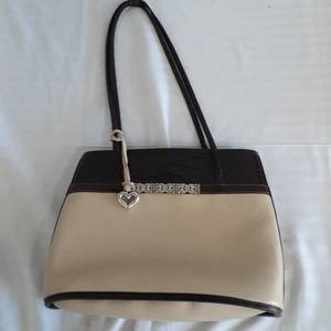 lot 3067 image: Another Brighton bag.