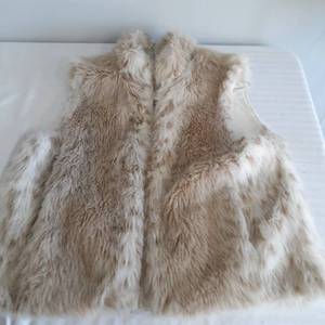lot 3070 image: Fur vest. Size medium