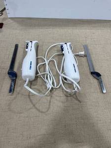 lot 1268 image: Two electric knives
