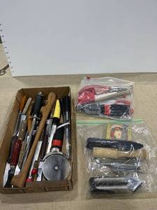 lot 1271 image: Kitchen utensils