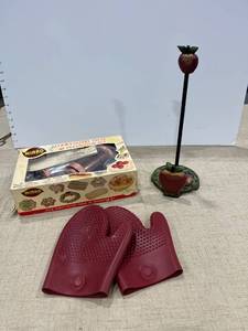 lot 1276 image: Cookie pastry press and decorator set with two oven mitts and a paper towel holder