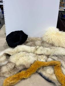 lot 1300 image: Fur pieces and muffs