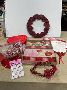 lot 1316 image: Valentines craft items