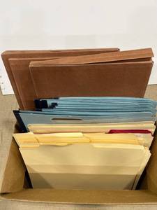 lot 1353 image: File folders and organizers