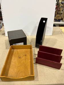 lot 1365 image: Office organizers and envelopes