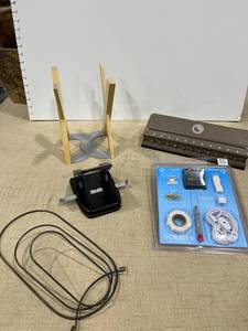 lot 1373 image: Cir-kit starting kit and other office supplies