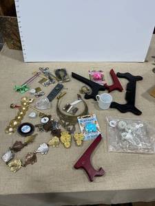 lot 1377 image: Box of totally random items