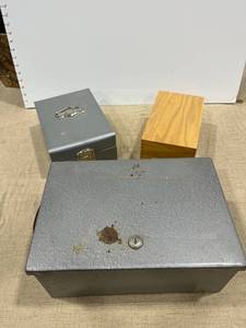 lot 1378 image: Three boxes with no keys