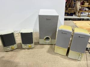 lot 1388 image: Computer speakers