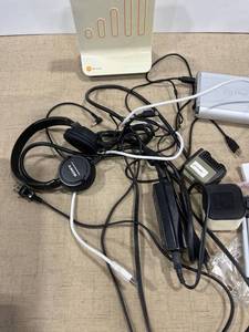 lot 1392 image: Computer items including a thermal take and some headphones