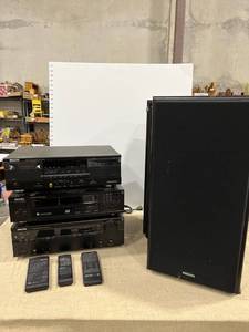 lot 1394 image: A Phillips stereo system with receiver, disc changer, cassette deck and two speakers