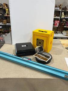 lot 1396 image: Kodak carousel for slides with projector screen