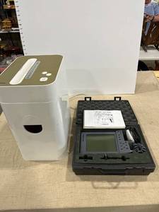 lot 1398 image: Paper shredder and an EC-10 X Magellan