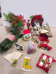 lot 1404 image: Holiday decor