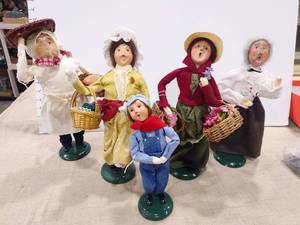 lot 1408 image: Buyers Choice the carolers figurines