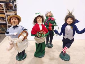 lot 1409 image: Buyers Choice the carolers figurines